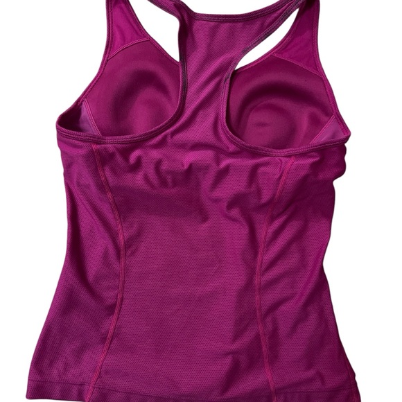 Nike dri-fit, women's medium sports shirt with built in bra - Picture 2 of 3